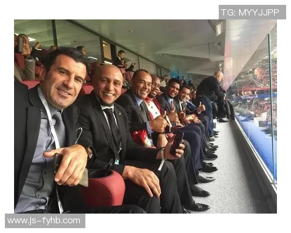 世界足坛巨星同框合影 共襄盛举展现足球荣耀与传奇风采 世界足坛巨星同框合影 共襄盛举展现足球荣耀与传奇风采